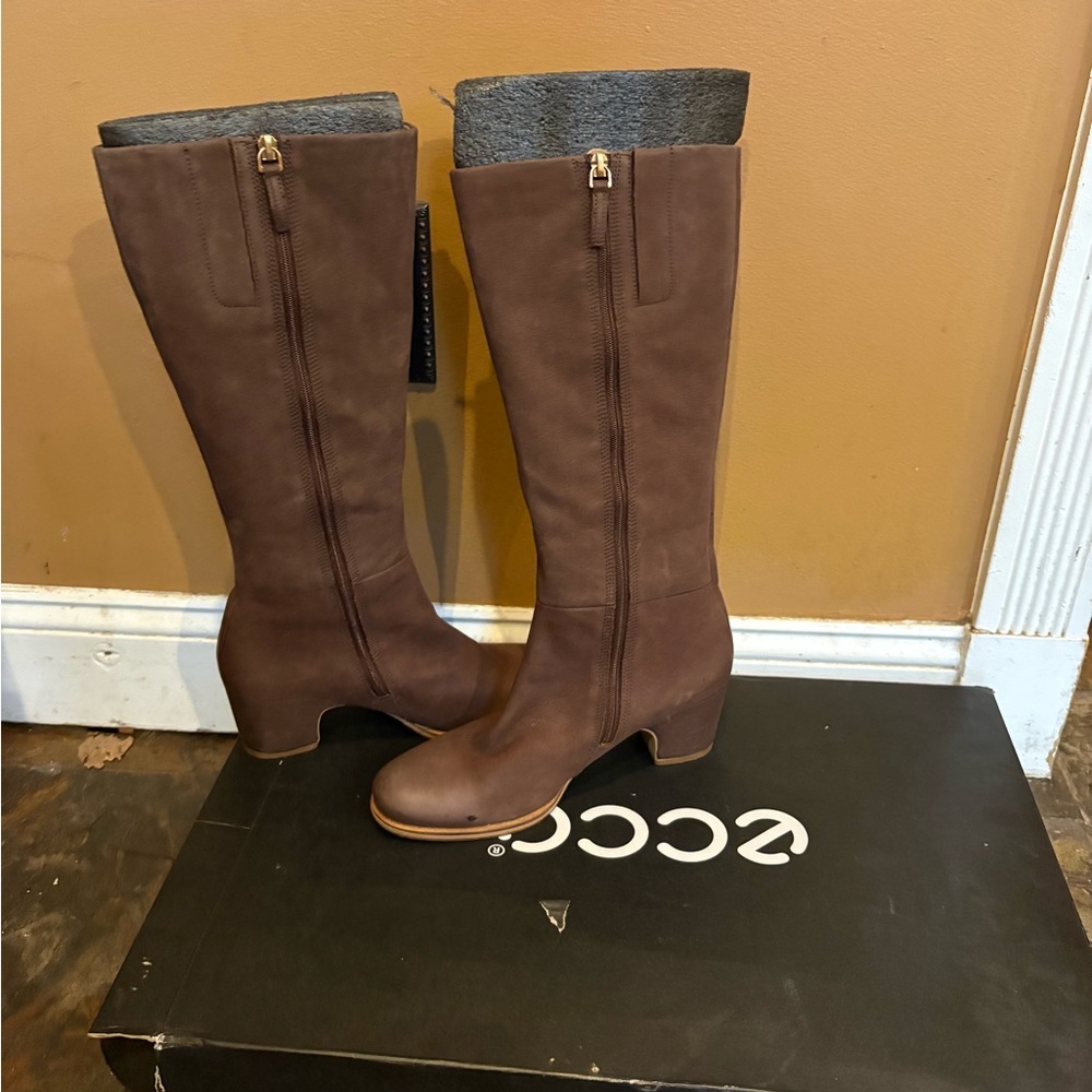 Ecco Women's Heeled Boots - Picture 15 of 15
